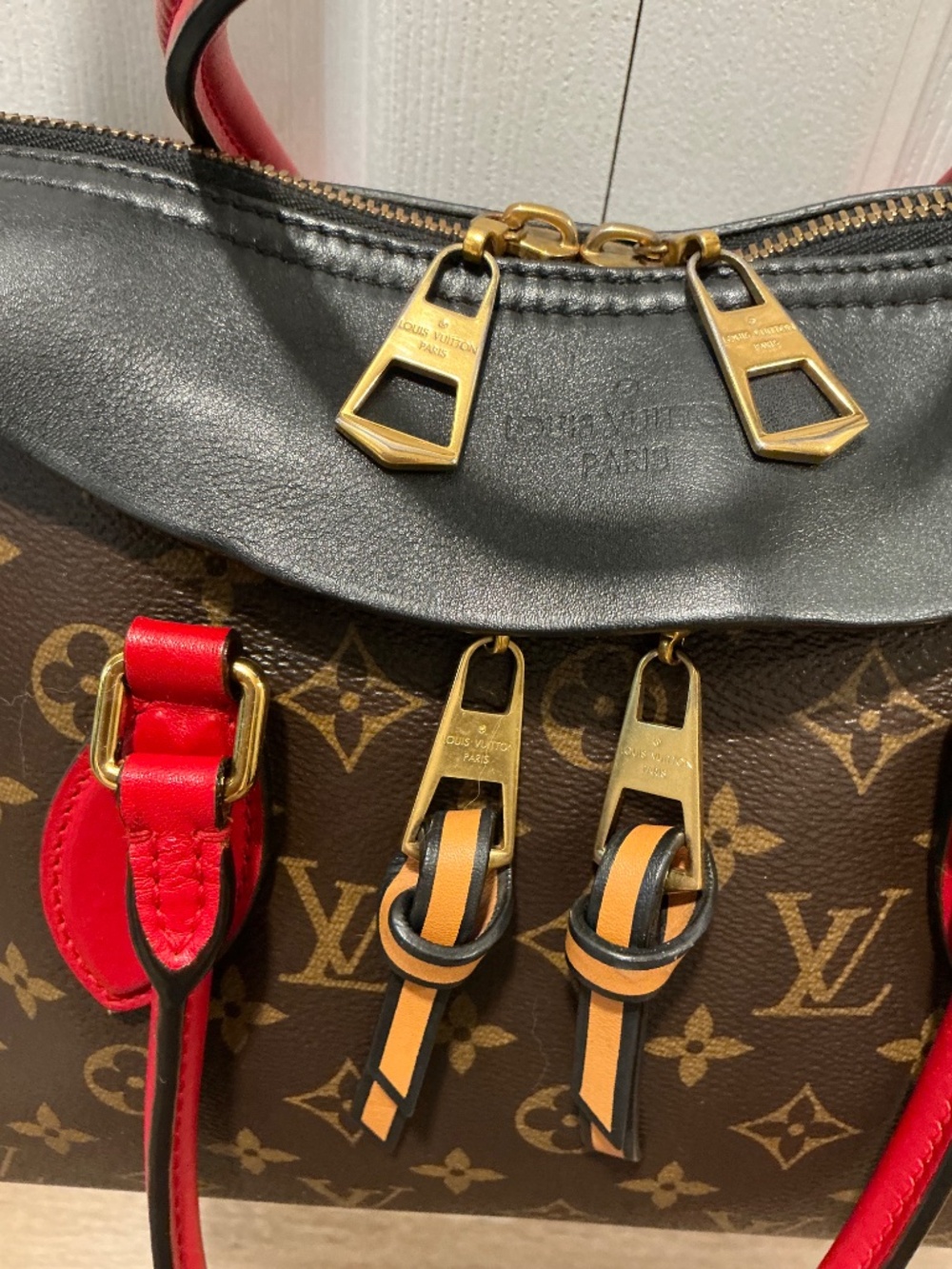 Louis Vuitton Authentic Tuileries Handbag - Picture 10 of 11